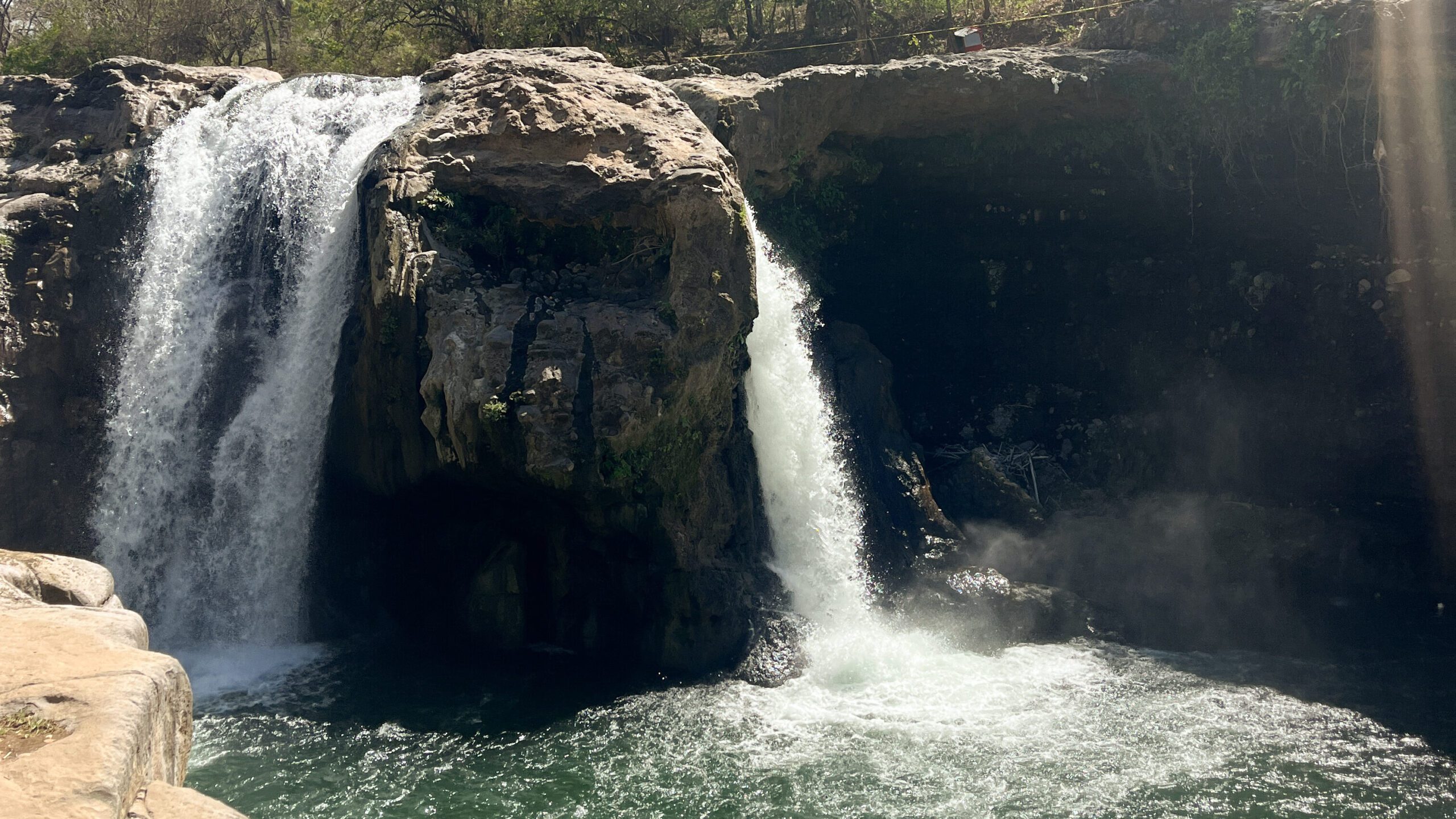 Waterfall, Ruta de las Flores